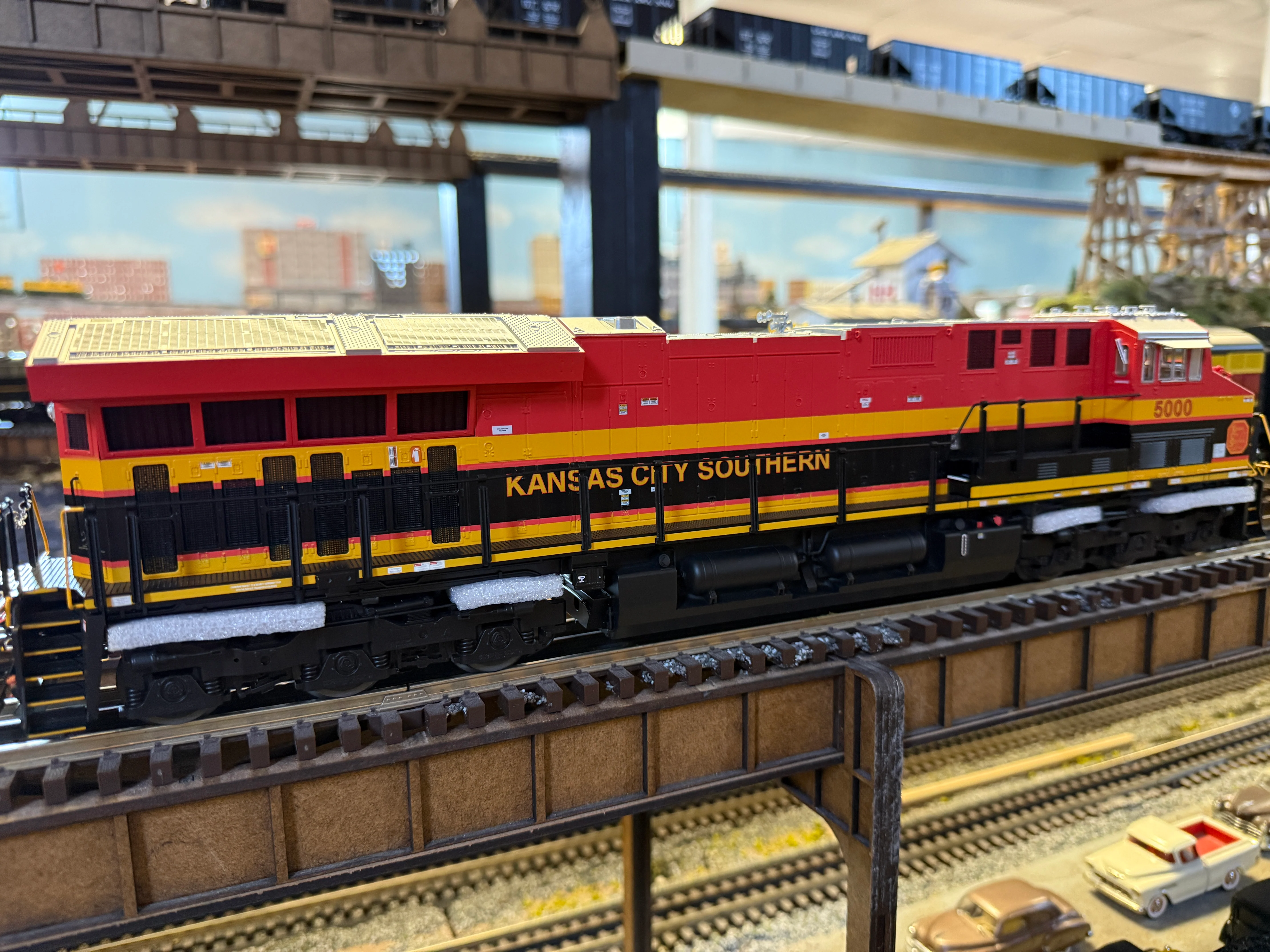 Lionel 2533481 - Legacy ET44AC Diesel Locomotive "Kansas City Southern" #5000 - Image 5